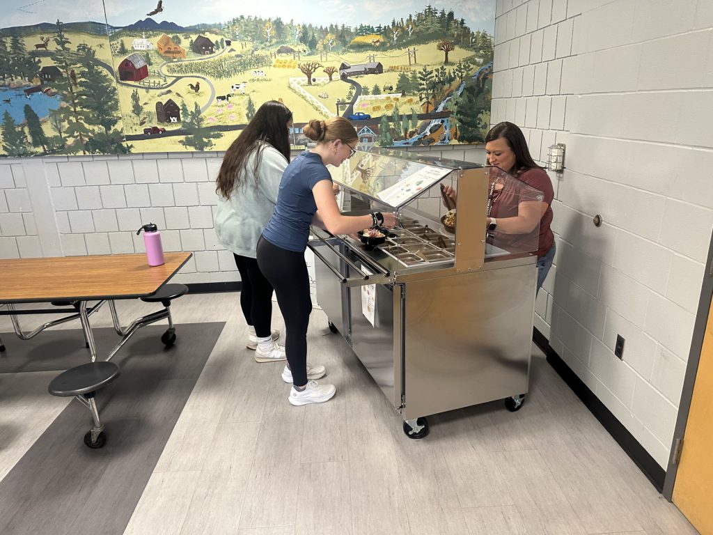 Students using salad bar